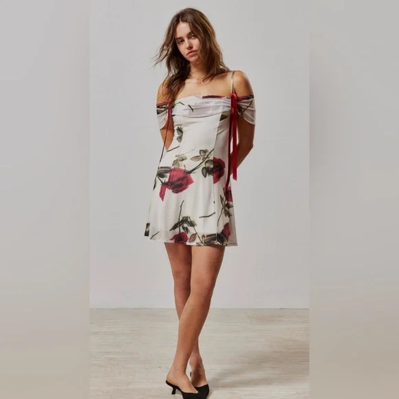 Kimchi Blue Allison Mesh Cold Shoulder Mini Dress - Picture 5 of 7